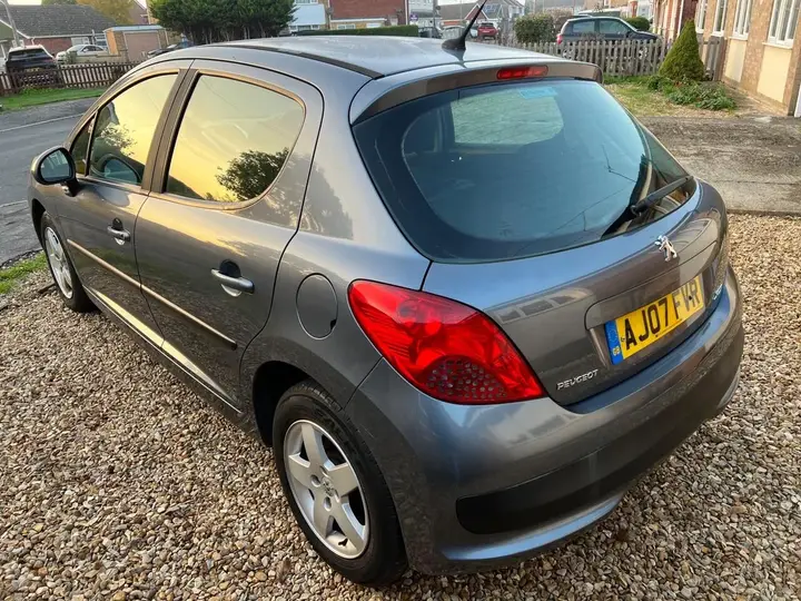 Peugeot 207 2007 photo 5