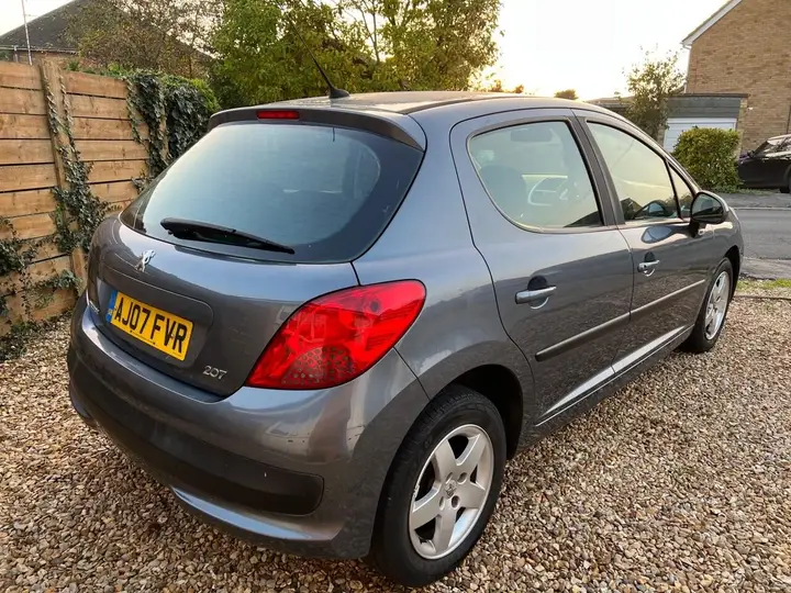 Peugeot 207 2007 photo 3
