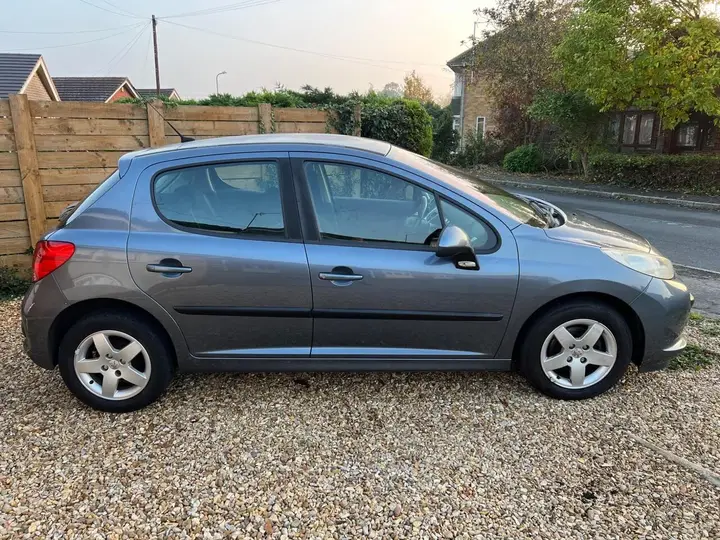 Peugeot 207 2007 photo 2