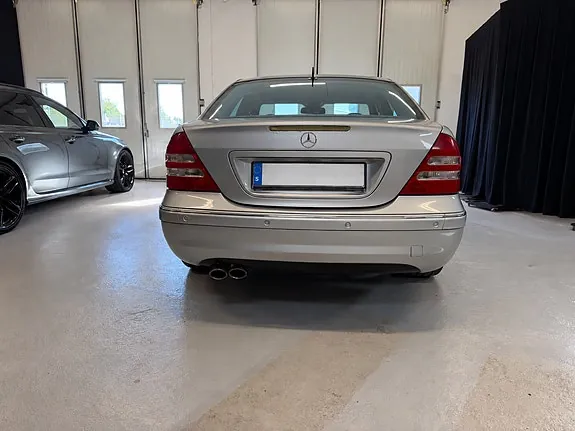 Mercedes-Benz C32 2001 photo 3