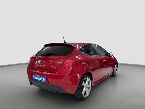 Alfa Romeo Giulietta 2012 photo 4