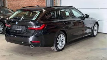 BMW 318 2023 photo 2
