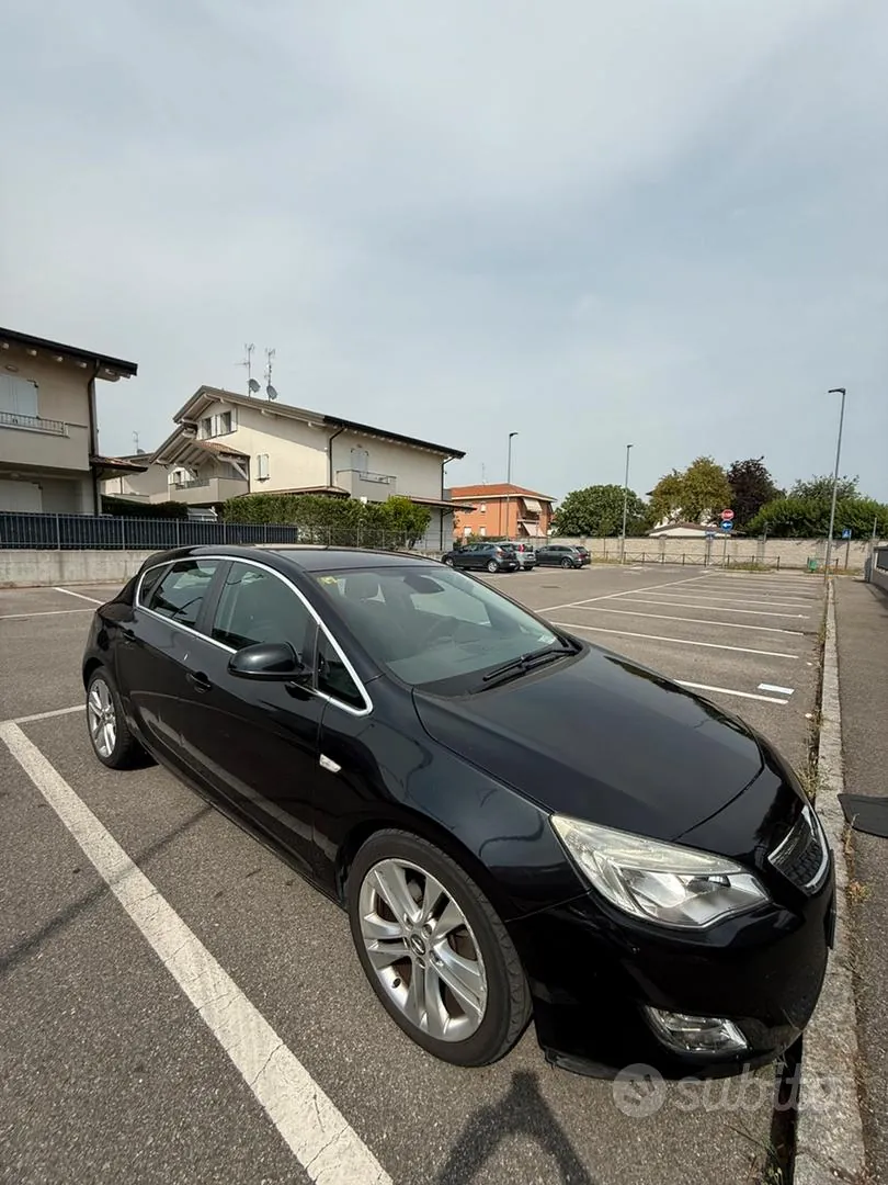 Opel Astra 2011 photo 5