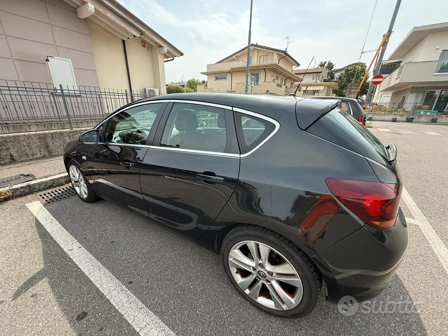Opel Astra 2011 photo 3