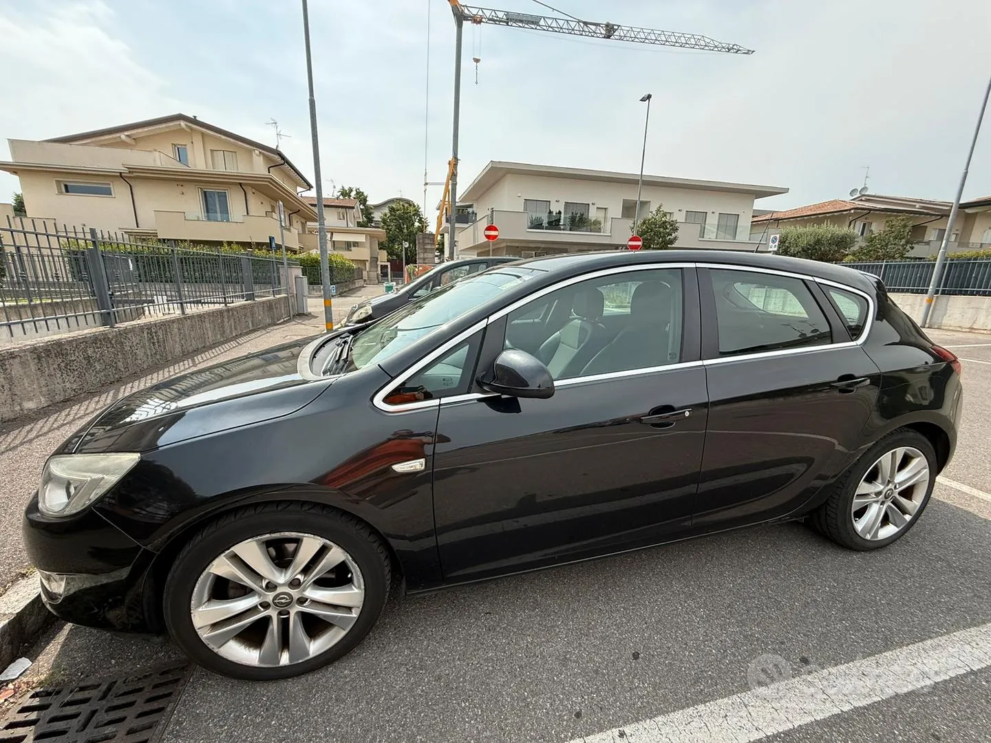 Opel Astra 2011 photo 2