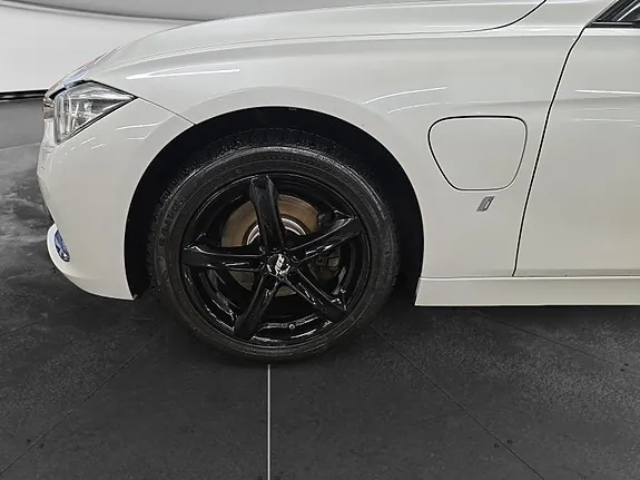 BMW 330E 2017 photo 3