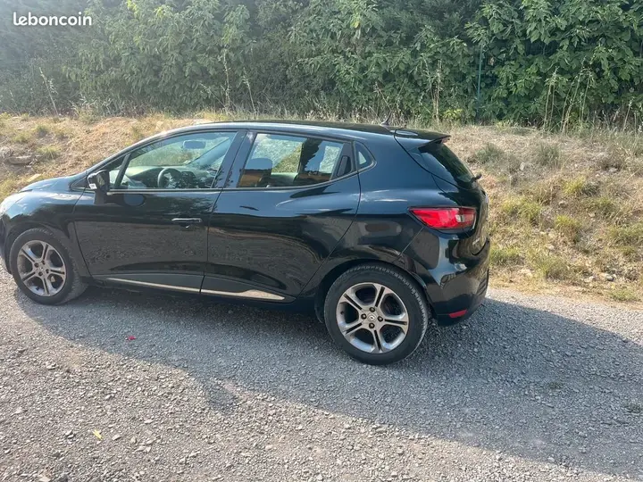 Renault Clio 2016 photo 2