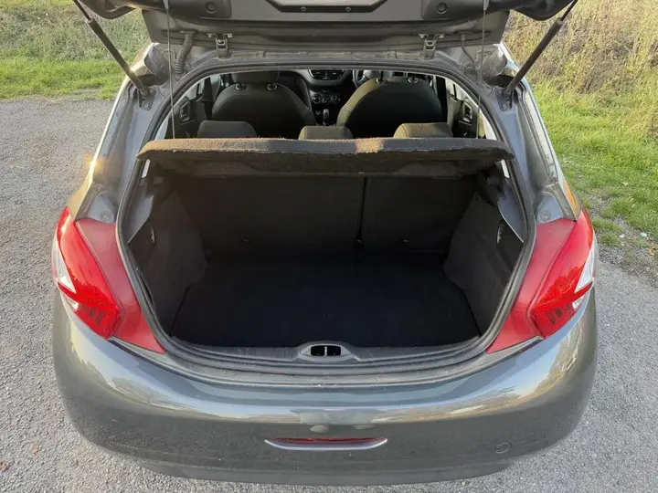 Peugeot 208 2015 photo 5