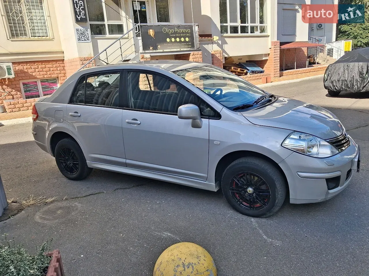 Nissan Tiida 2010 photo 4