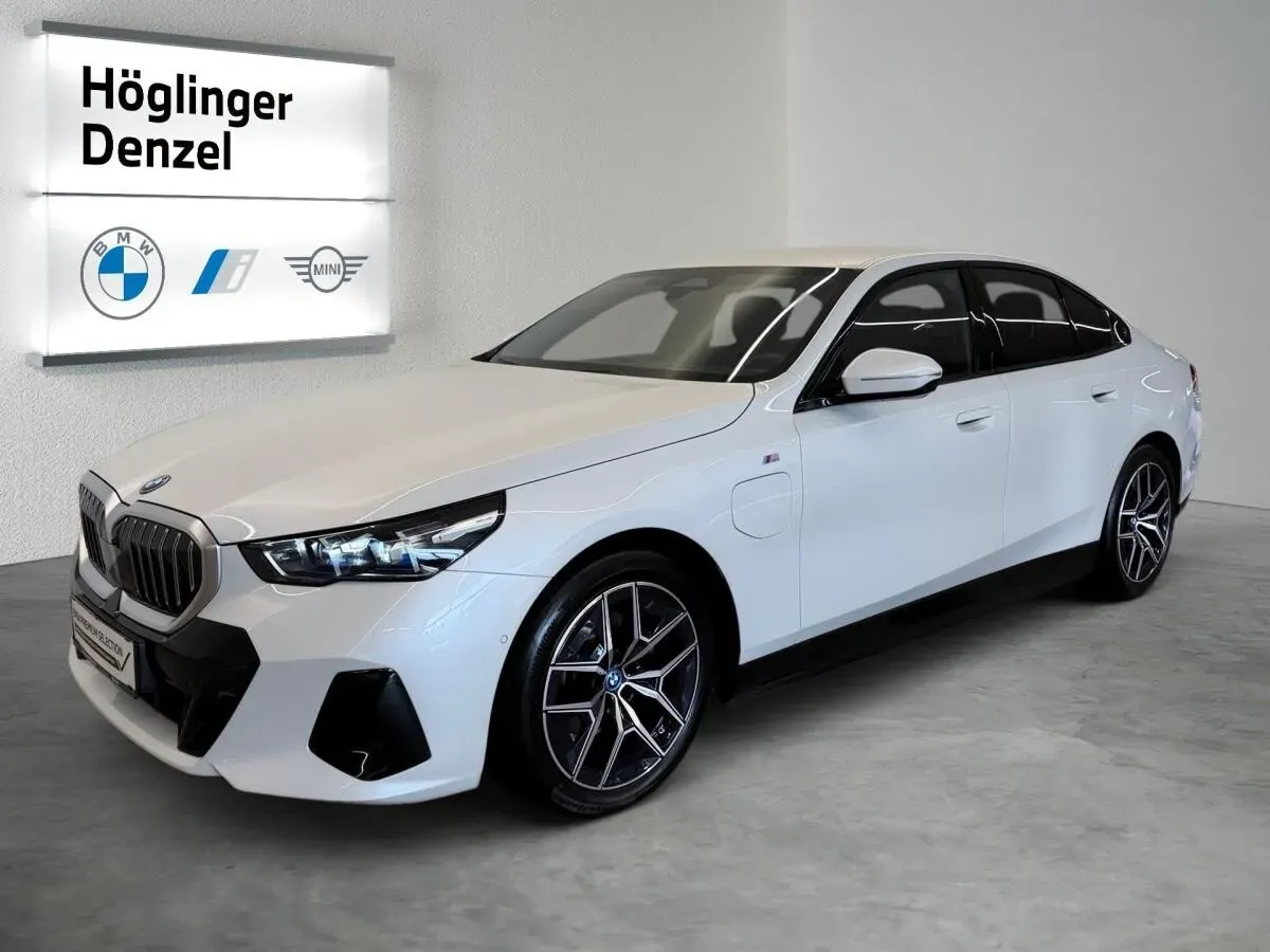 BMW 5 Series 2024 photo 2