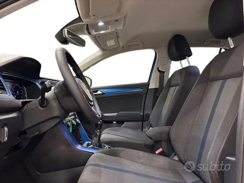 Volkswagen T-Roc 2020 photo 2