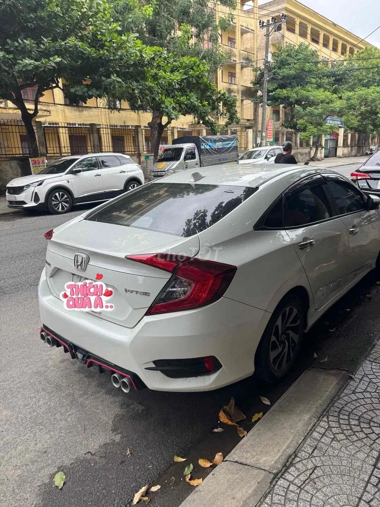 Honda Civic 2018 photo 2
