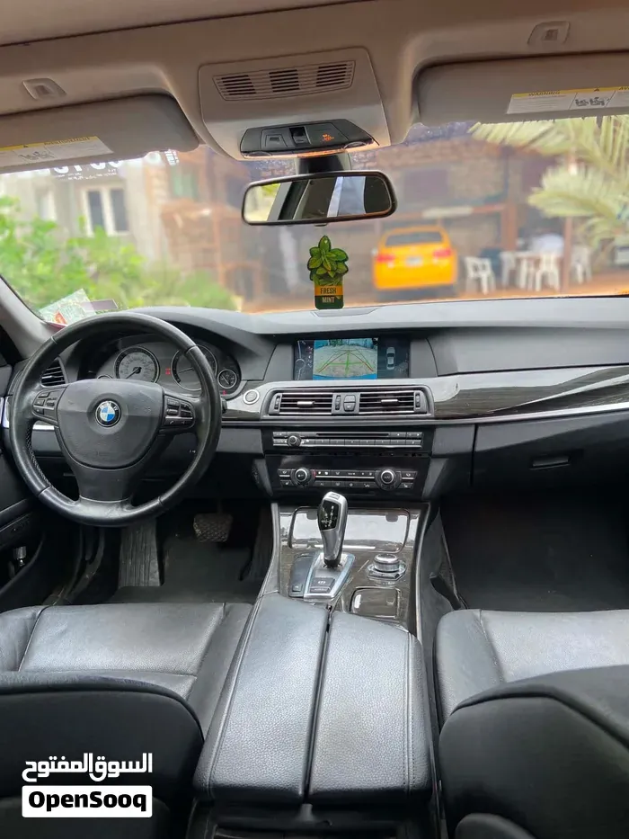 BMW 5 Series 2012 photo 2