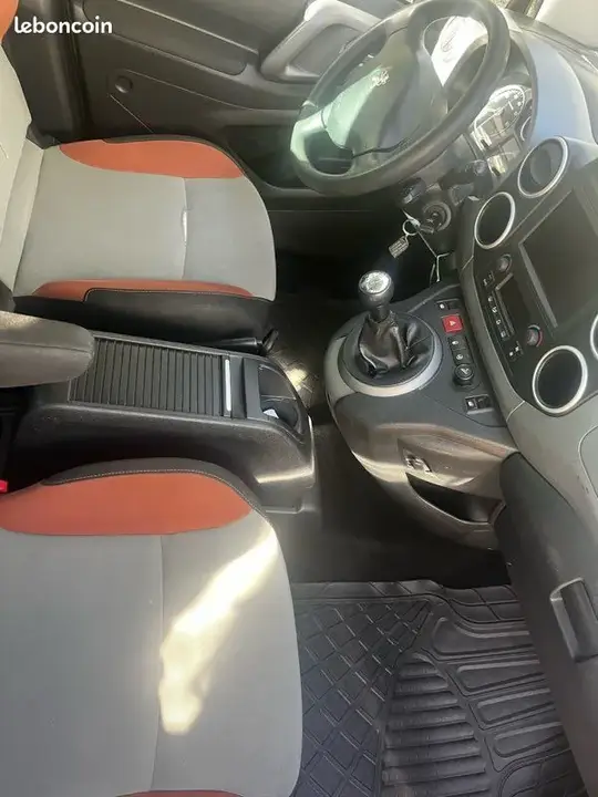 Peugeot Partner Tepee 2016 photo 2