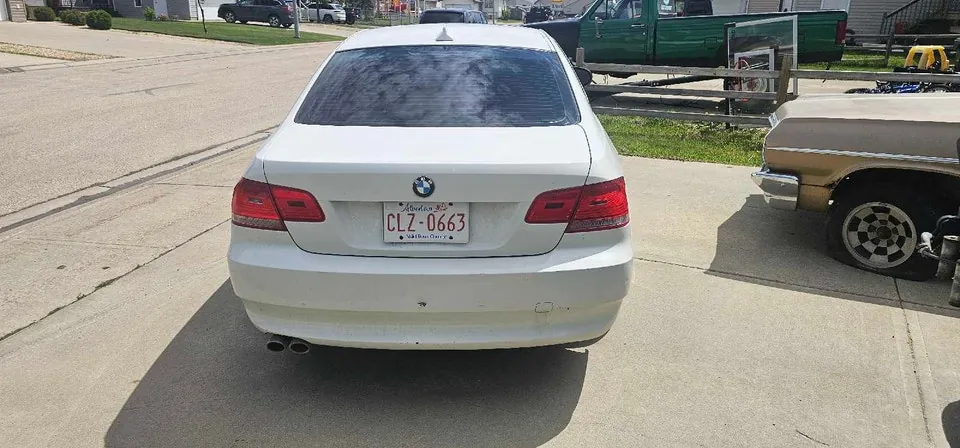 BMW 328I 2010 photo 3