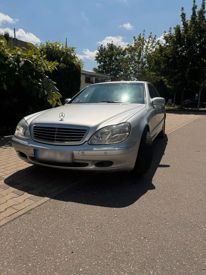 Mercedes-Benz W220