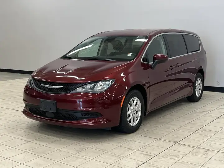 Chrysler Grand Caravan 2023 photo 3