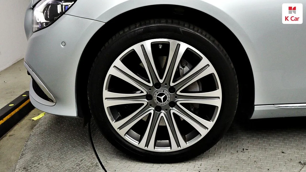 Mercedes-Benz E-Class 2023 photo 5