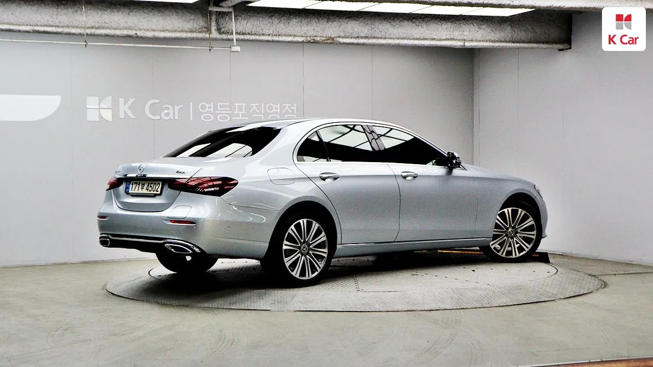 Mercedes-Benz E-Class 2023 photo 2