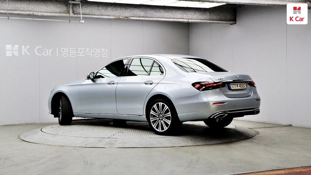 Mercedes-Benz E-Class 2023 photo 4