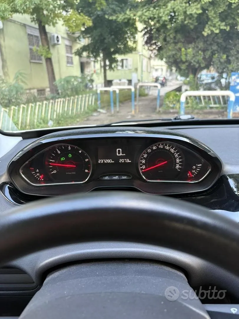 Peugeot 208 2013 photo 4