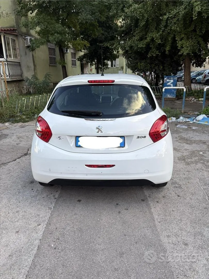 Peugeot 208 2013 photo 2