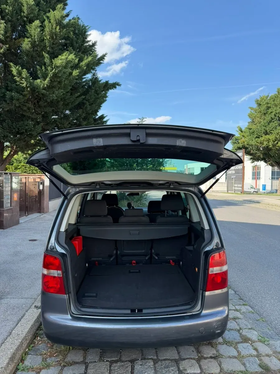 Volkswagen Touran 2005 photo 3