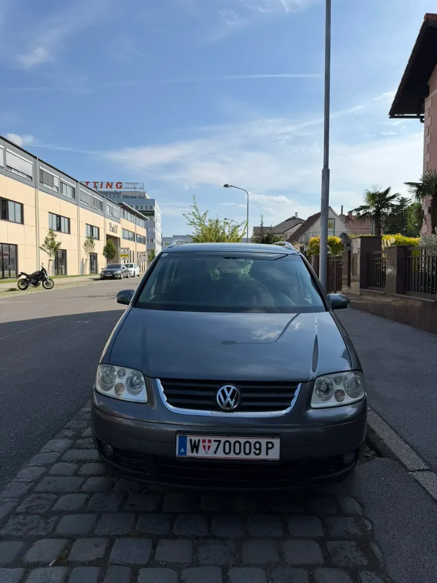 Volkswagen Touran 2005 photo 2