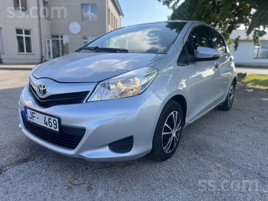Toyota Yaris 2013 photo 2