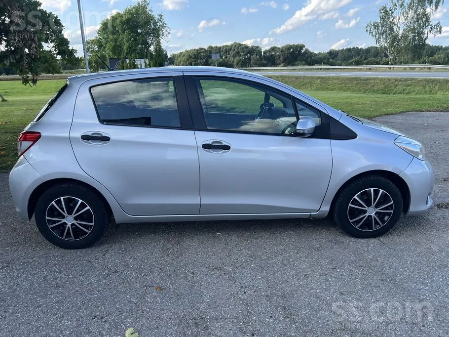 Toyota Yaris 2013 photo 5