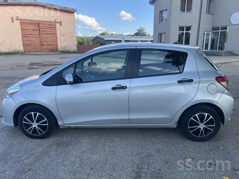 Toyota Yaris 2013 photo 4