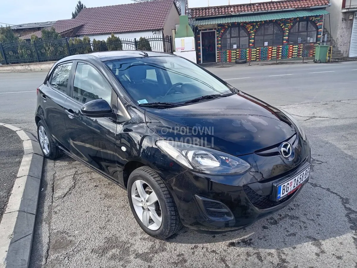 Mazda 2 2012 photo 4