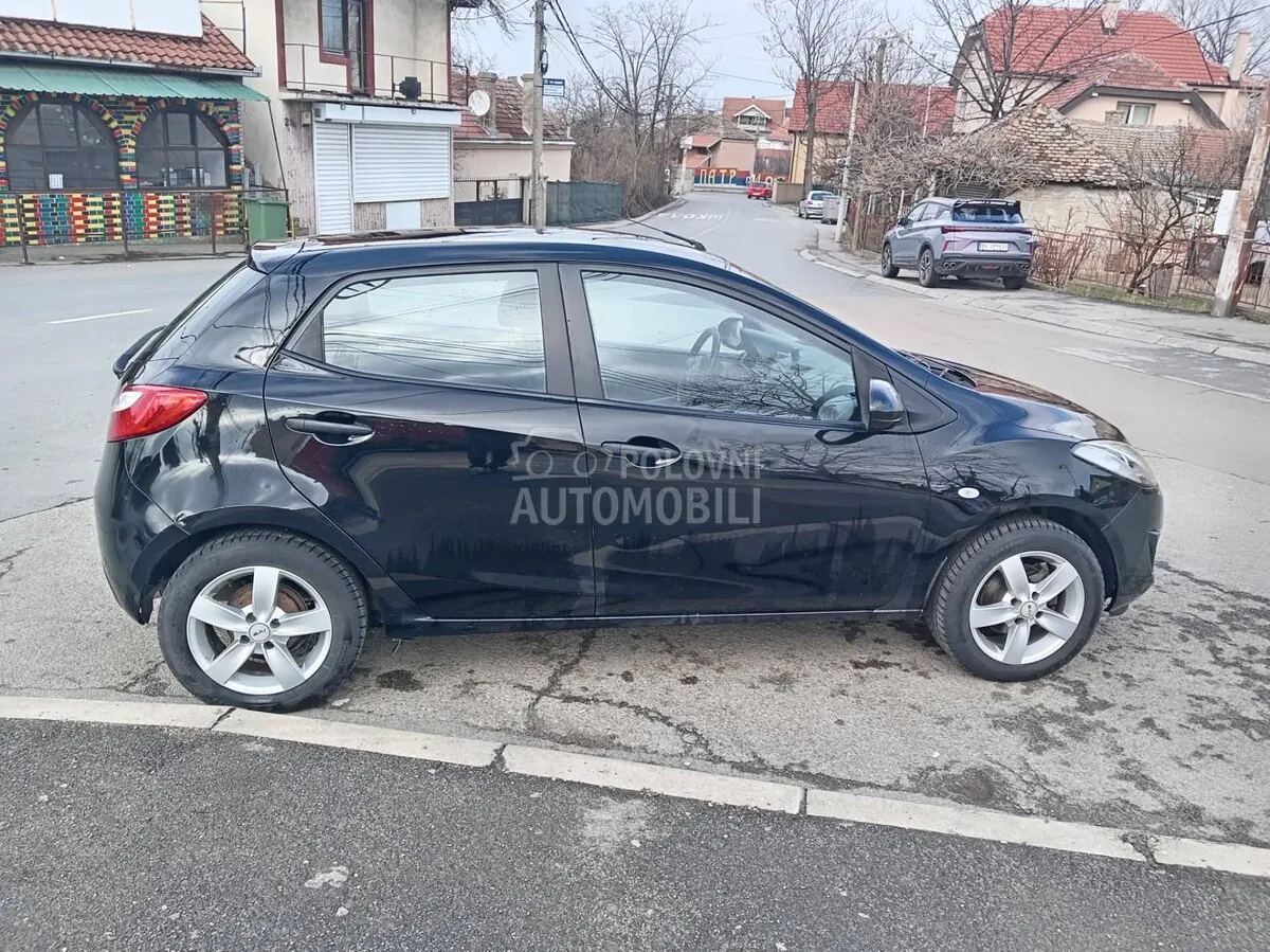 Mazda 2 2012 photo 5