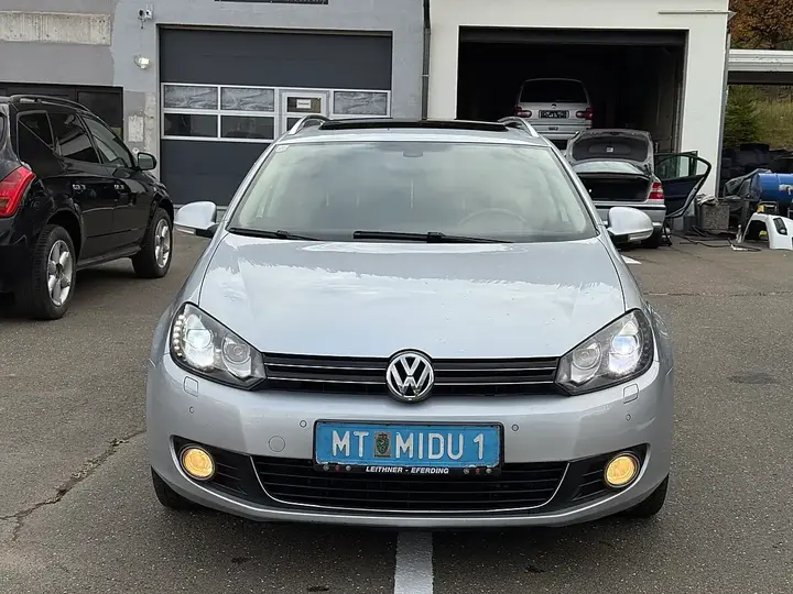 Volkswagen Golf 2011 photo 2