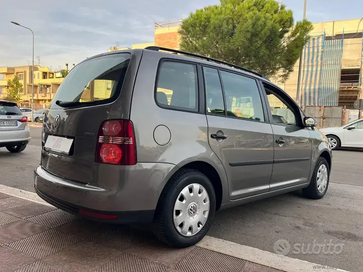 Volkswagen Touran 2008 photo 4