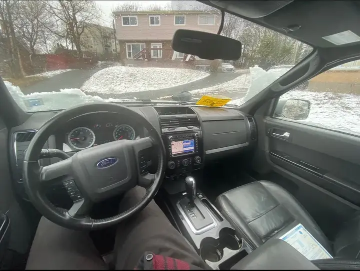 Ford Escape 2011 photo 4