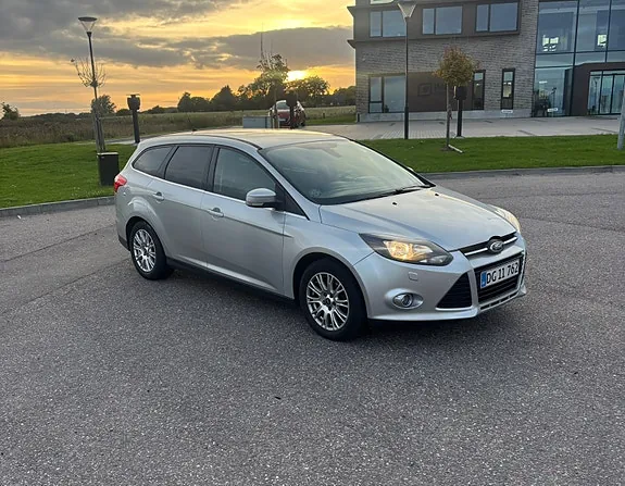 Ford Focus 2011 photo 2
