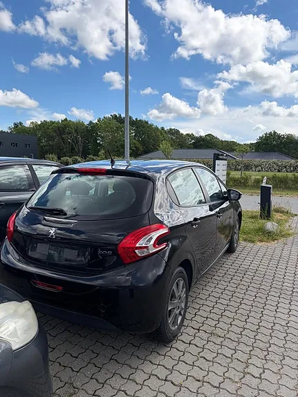 Peugeot 208 2014 photo 4