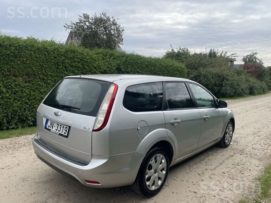 Ford Focus 2009 photo 4
