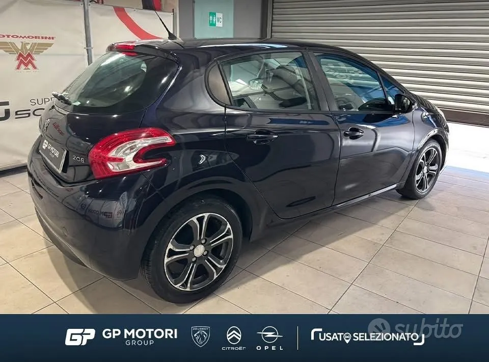 Peugeot 208 2015 photo 3