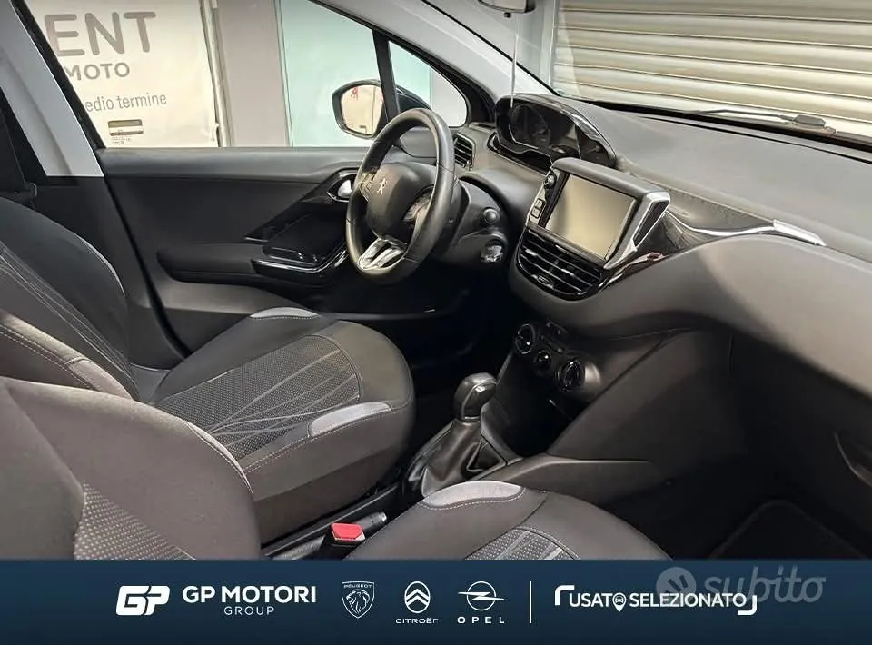 Peugeot 208 2015 photo 5