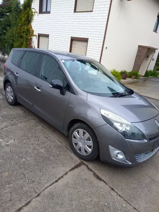 Renault Scenic 2011 photo 2