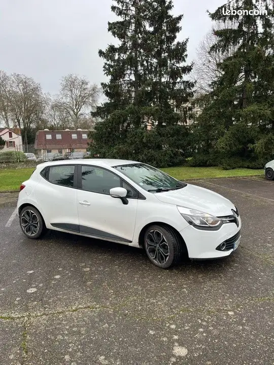 Renault Clio 2013 photo 2
