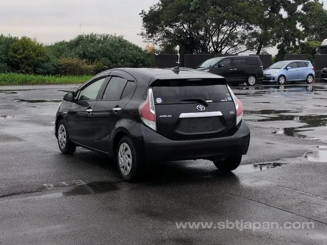 Toyota Aqua 2017 photo 3