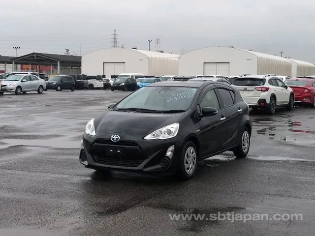 Toyota Aqua 2017 photo 2