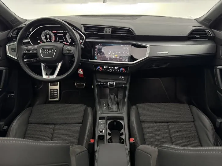 Audi Q3 2022 photo 2