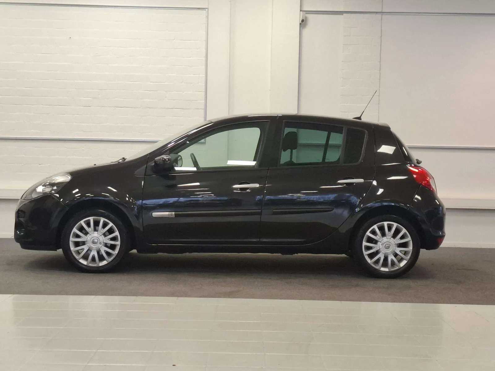 Renault Clio 2010 photo 3