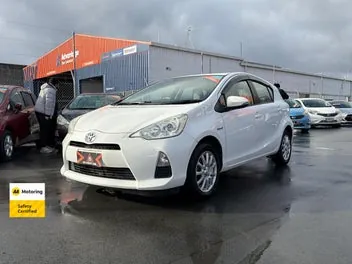 Toyota Aqua 2012 photo 4