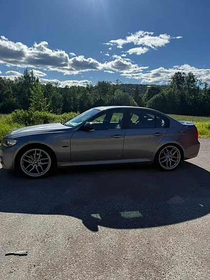 BMW 318D 2010 photo 4