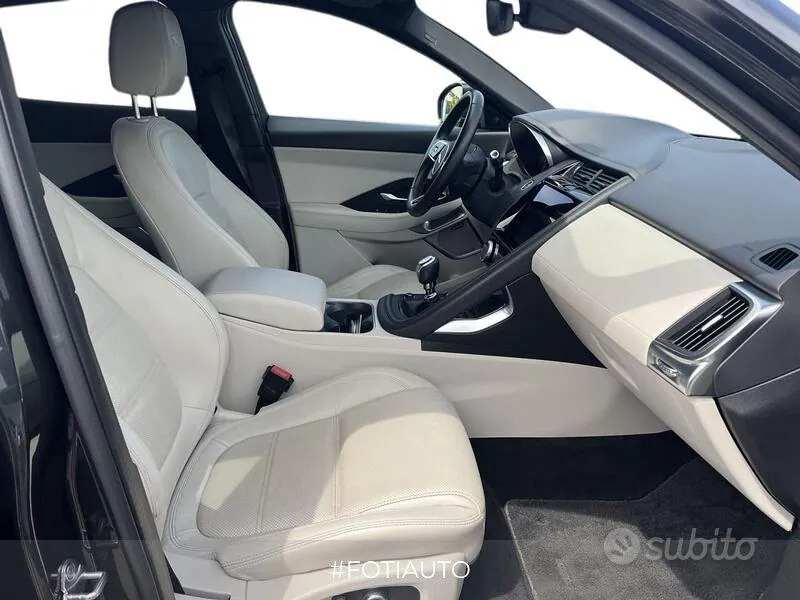Jaguar E-Pace 2021 photo 3